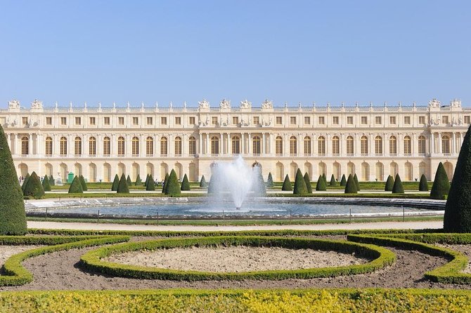 Versailles Palace & Marie-Antoinette's Estate Guided Tour - How the guides shape the day
