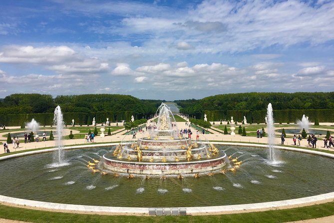 Versailles Palace & Marie-Antoinette's Estate Private Guided Tour with Lunch - The Queen’s Hamlet and Its Rural Theater
