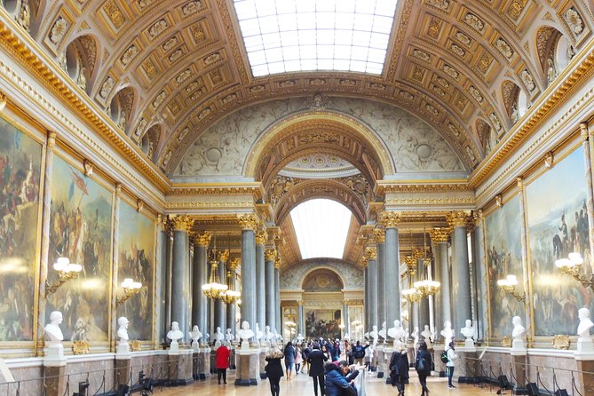 Versailles Palace Private Half Day Guided Tour including Hotel Pickup from Paris - What the guides add to the experience