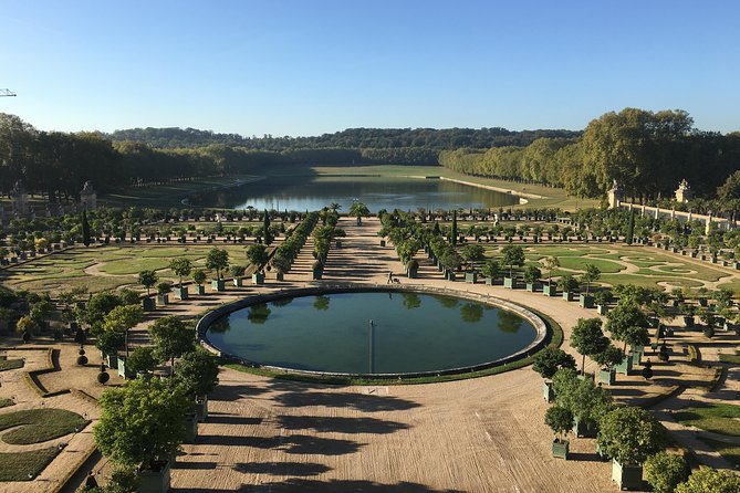 Versailles Palace Private Tailored Guided Tour With Hotel Pickup - Forty-five minutes among the fountains and gardens