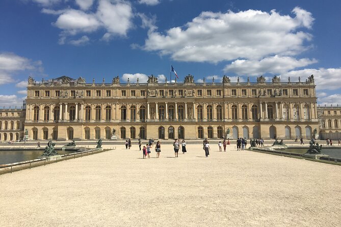 Versailles Palace Private Tailored Guided Tour With Hotel Pickup - Crossing the historic city of Versailles