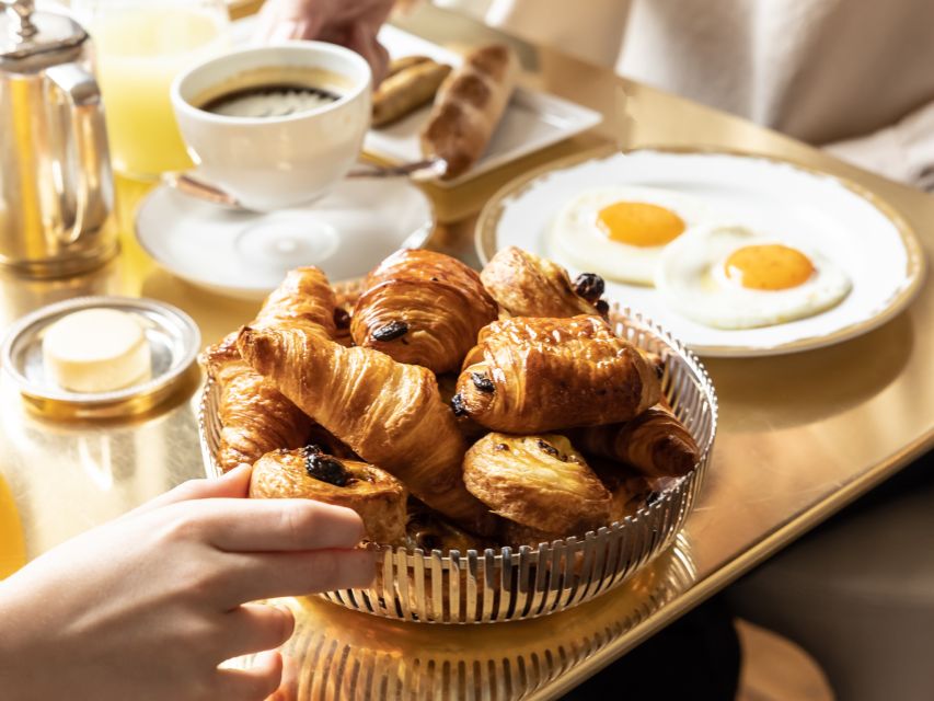 Versailles Palace Skip-the-Line Entrance and Breakfast - Entering the Palace without the main ticket queue