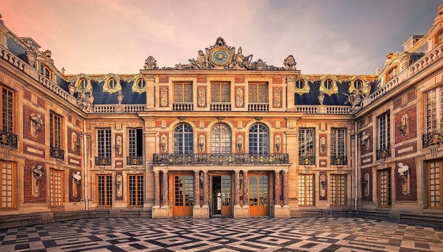 Versailles: Skip-the-Line Guided Tour of Palace with Gardens - Crowds, group size, and audio headsets