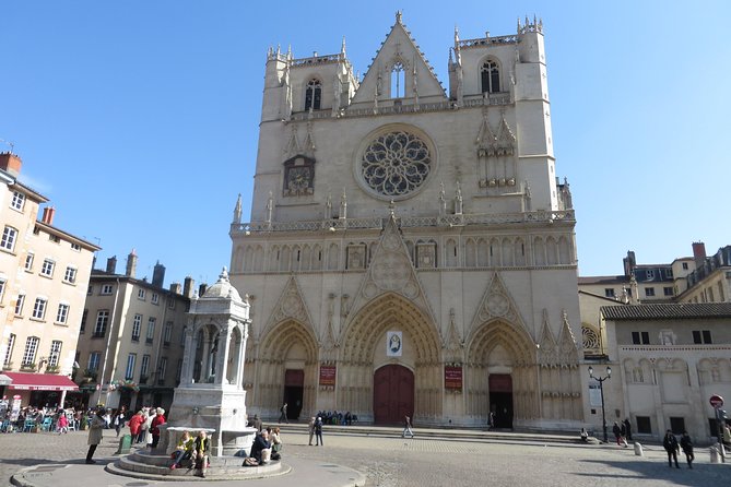 Vieux Lyon Cultural & Historical Walking Guided Tour (English) - Silk, silkworms, and the Jacquard loom