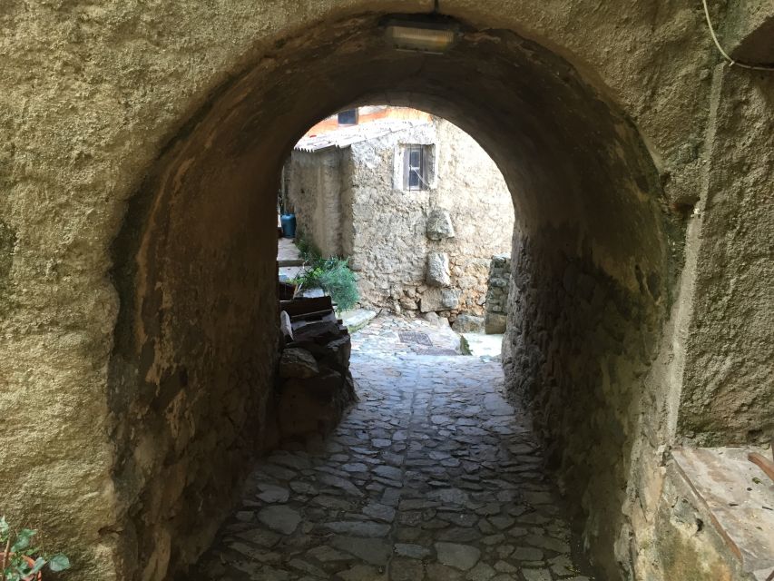 Vieux Villages L'authenticité Corse - SantAntonino, the star village