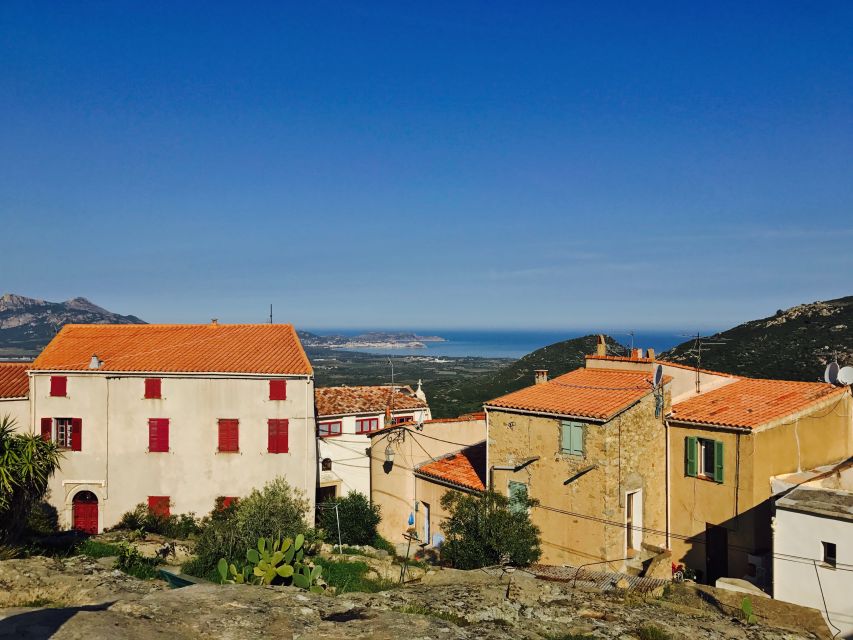 Vieux Villages L'authenticité Corse - Ending with the Mediterranean