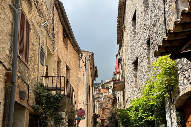 Villages Médiévaux,Grasse, Gourdon, Tourrettes sur Loup, St Paul - Tourrettes-sur-Loup: violets, artists, and quiet lanes