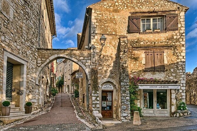 Villages Médiévaux,Grasse, Gourdon, Tourrettes sur Loup, St Paul - Saint-Paul-de-Vence: art, fountains, and famous streets