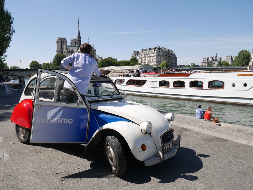 Vintage 2CV tour + Cruise - The Eiffel Tower and Trocadéro from an open roof