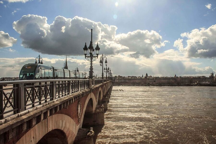 Welcome to Bordeaux: Private Walking Tour with a Local - What changes when you book three to six hours
