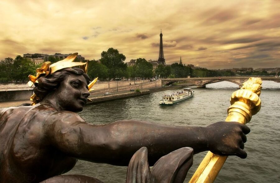 Welcome to Paris Day Trip from London via Train - The high-speed train to Paris