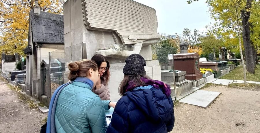 Who Killed Victor ? Escape Game at Père Lachaise Cemetery - What the guides add to the experience