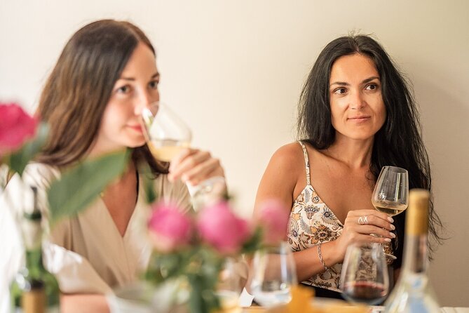 Wine Tasting Class: Tour de France in Nice City Centre - The room, group size, and evening mood